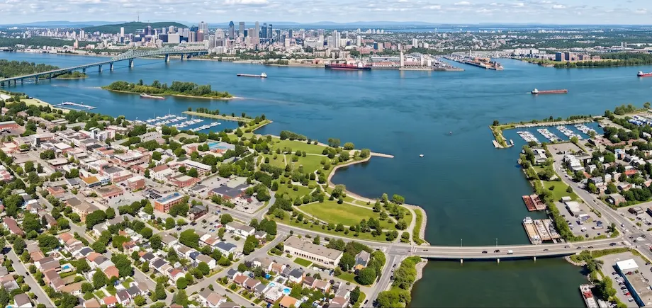 Vue aérienne de Boucherville et Varennes avec la ville de Montréal au loin, illustrant la zone de service de MobilCube.